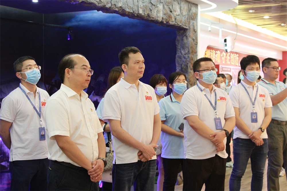 双方党支部党员参观南宁交投集团党建学习教育实践基地.jpg