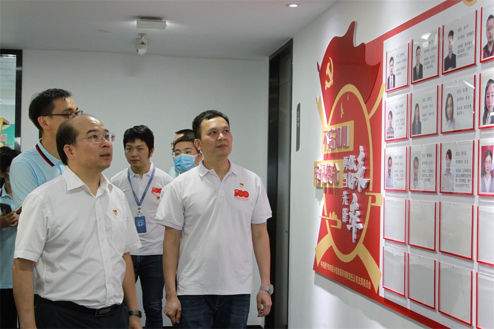 中移铁通南宁分公司市场党支部党员参观了市民卡公司、交创科技公司党建文化墙.jpg